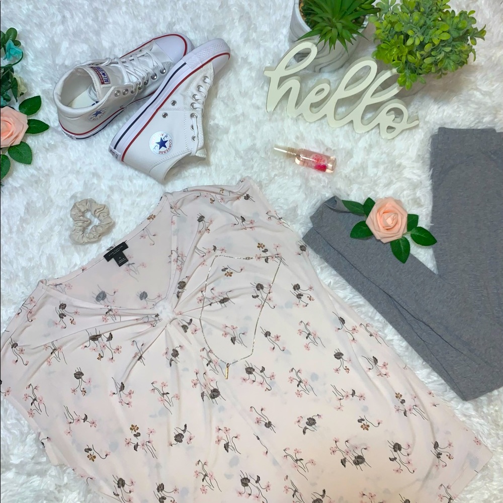 Ann Taylor Women’s Medium Flower Patterned Blouse